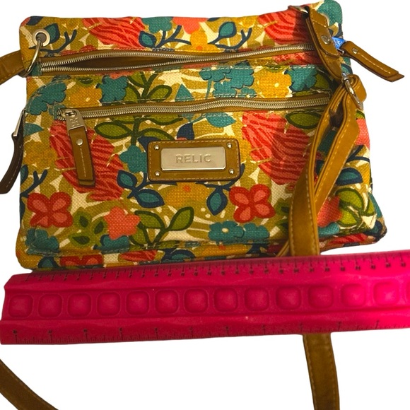 Relic by Fossil floral shoulder/cross body with two front large zipper pockets - Picture 4 of 5
